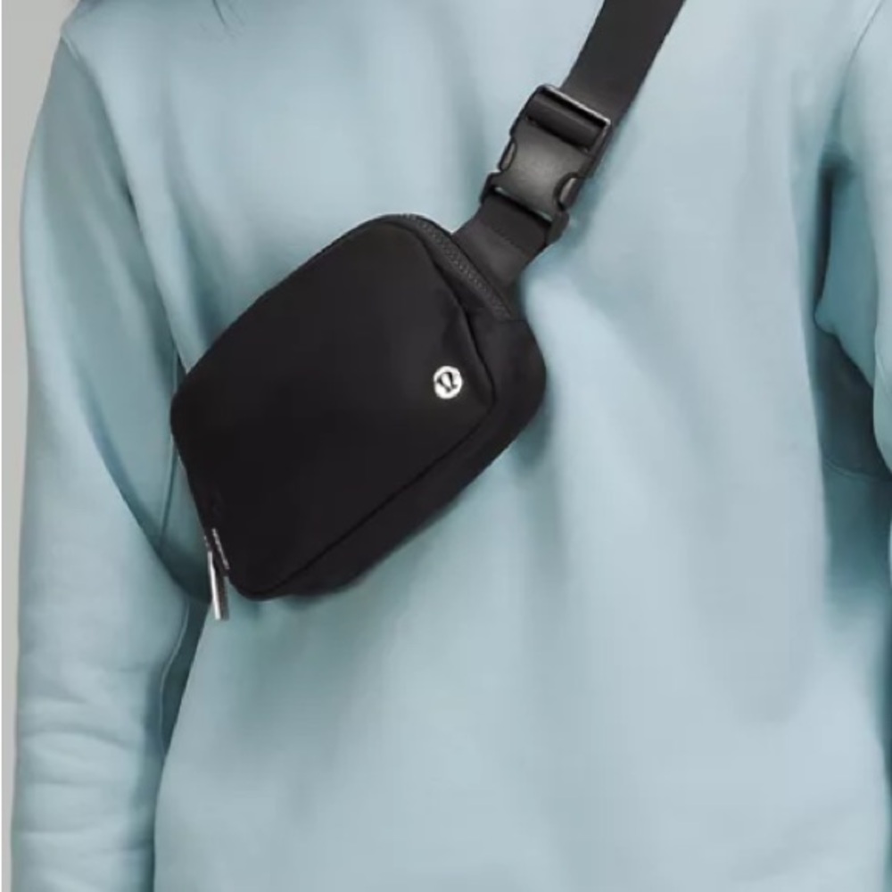 Lululemon Everywhere Belt Bag